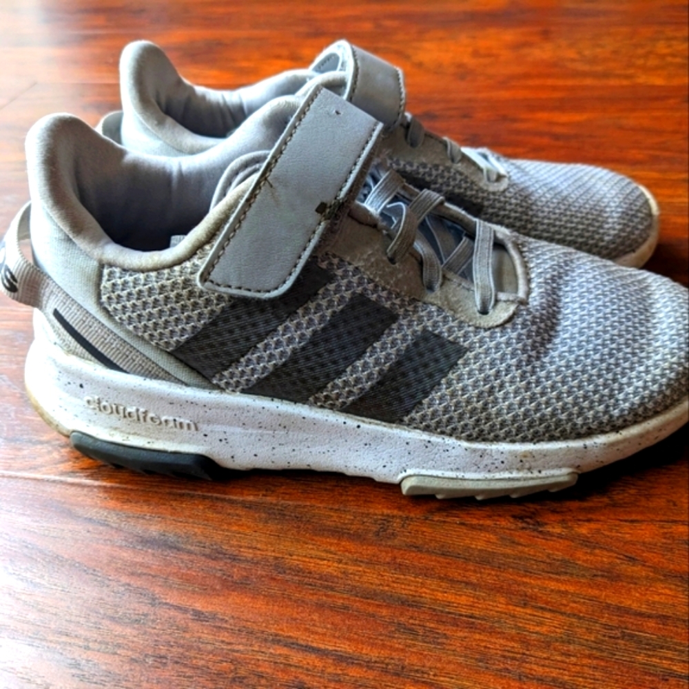 Adidas tennis shoes